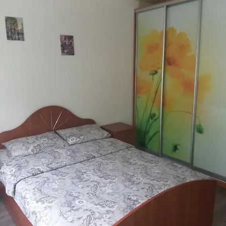 Apart Otel Sdam Svoiu 2-kh Komnatnuiu Kvartiru Posutochno *