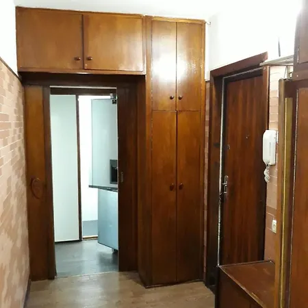 Apart Otel Sdam Svoiu 2-kh Komnatnuiu Kvartiru Posutochno *